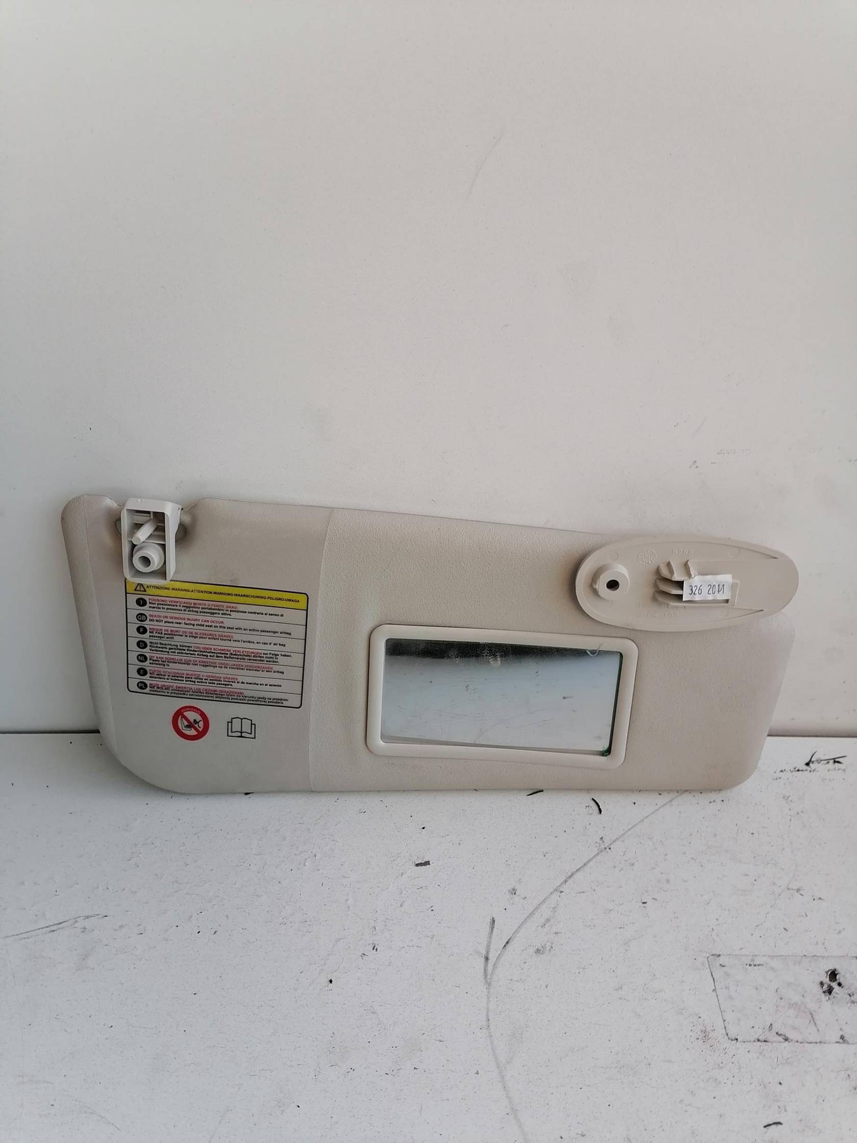 Aletta parasole parabrezza dx.